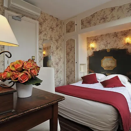 Hotel Courseine 3*
