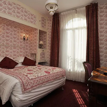 Courseine 3* Courbevoie