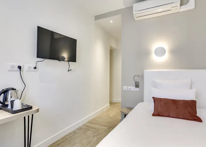 Hotel Courseine Courbevoie