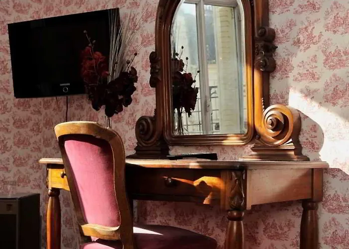 Courseine Hotel Courbevoie