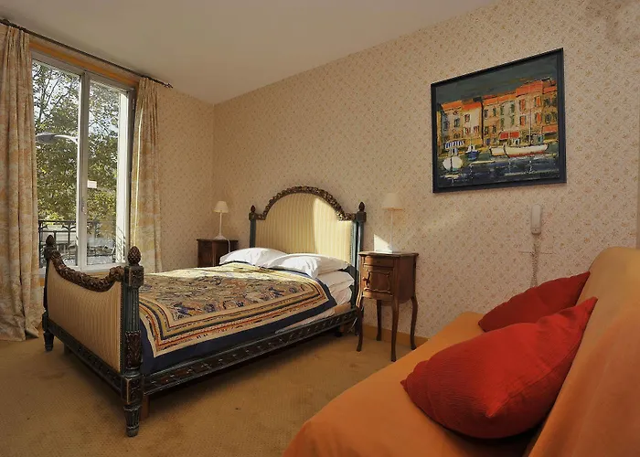 Courseine 3* Courbevoie