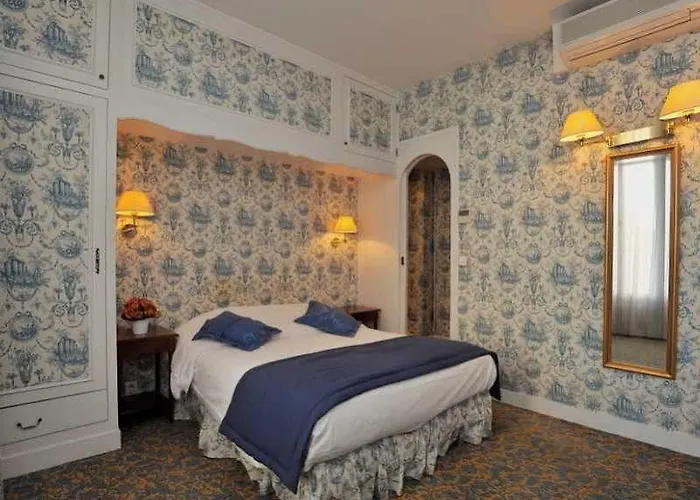 Courseine Hotel 3*